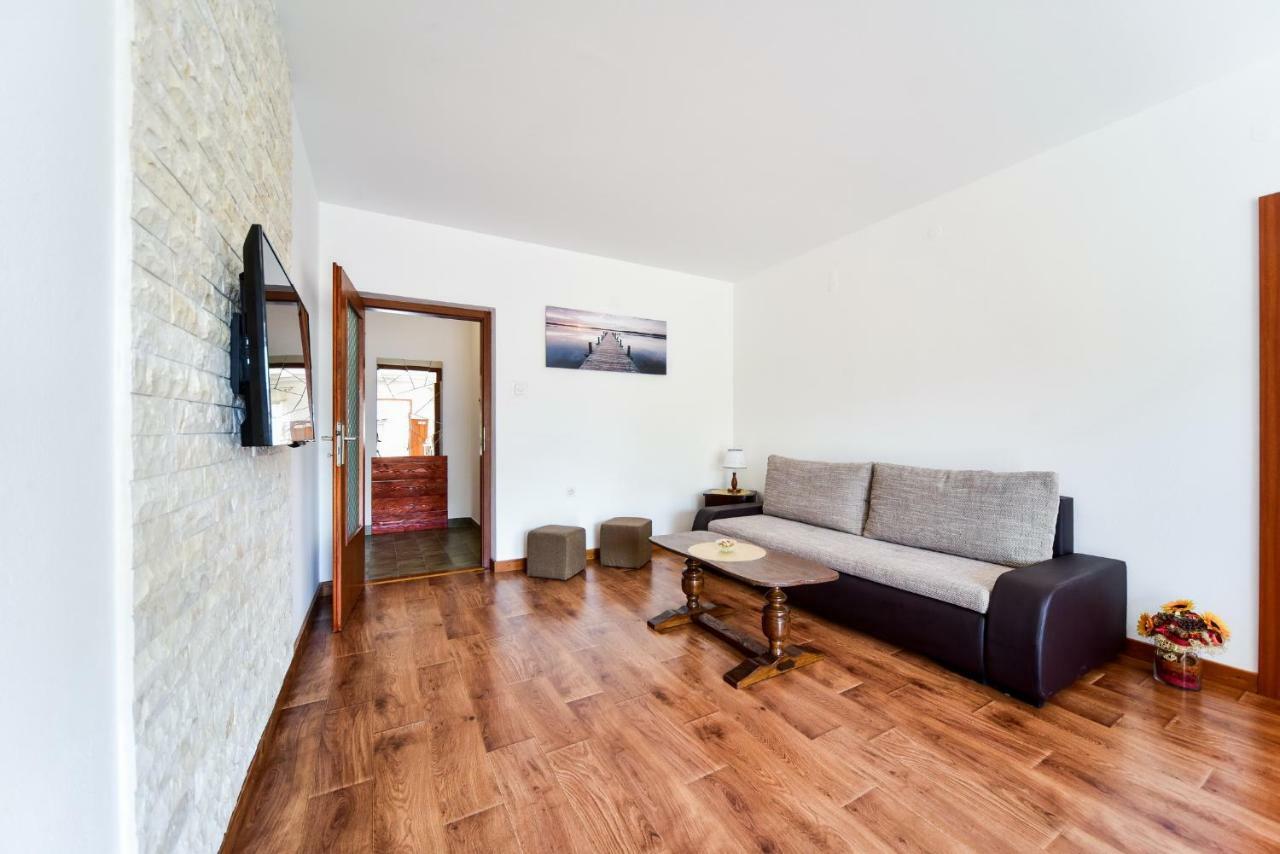 House & Apartment Palaca Donji Zemunik Bagian luar foto