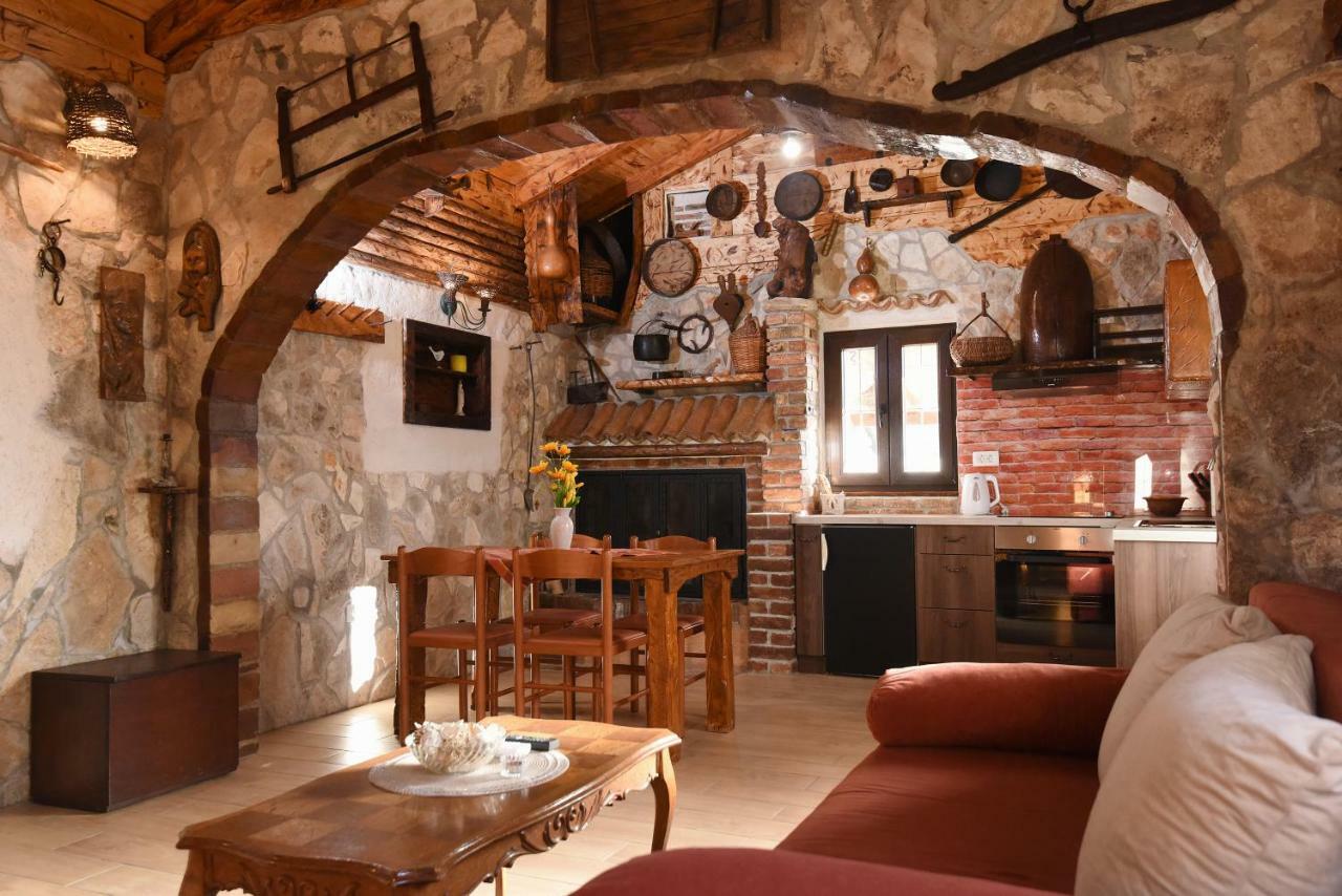 House & Apartment Palaca Donji Zemunik Bagian luar foto