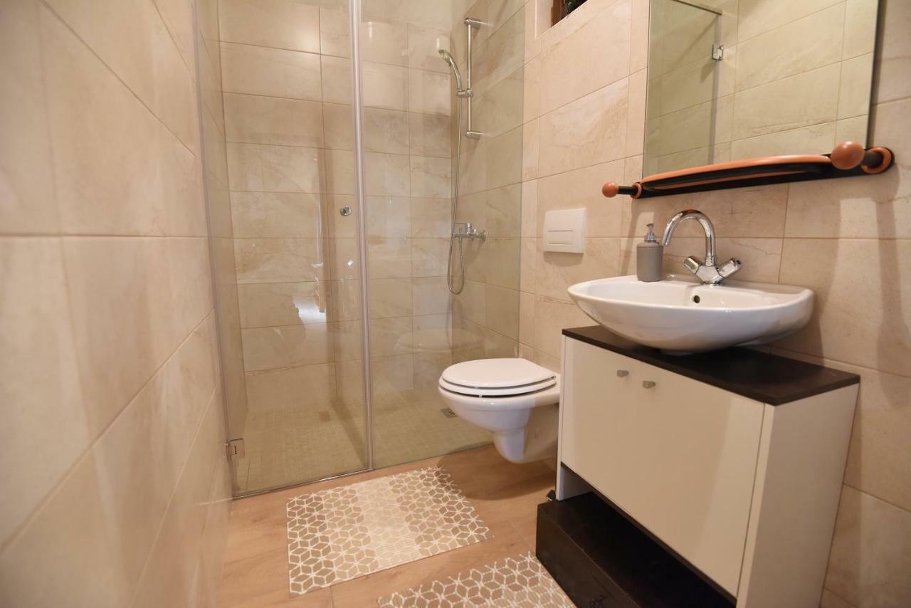 House & Apartment Palaca Donji Zemunik Bagian luar foto